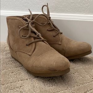 A tan colored heels with a floral print inside